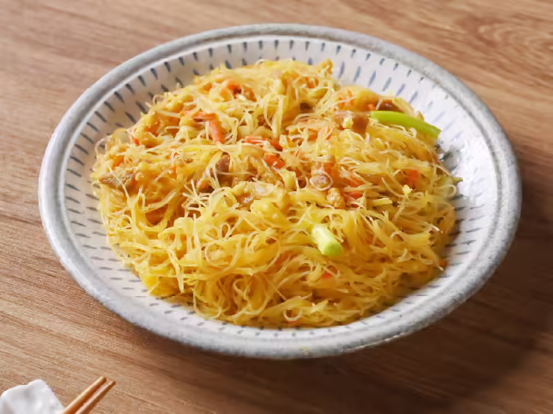 金瓜炒米粉盛盤